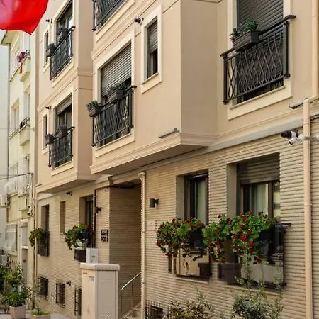 Dom House - New In Cihangir